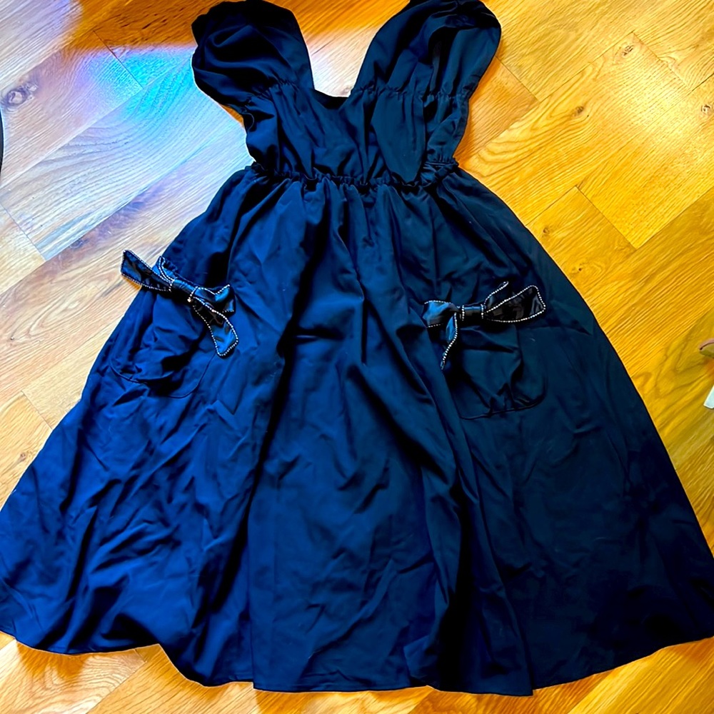 Ledin medium apron style pullover dress with pockets black medium
